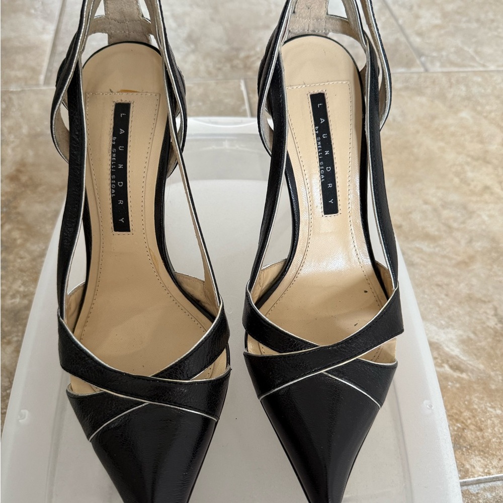Laundry By Shelli Segal Black Pointed-Toe Heels